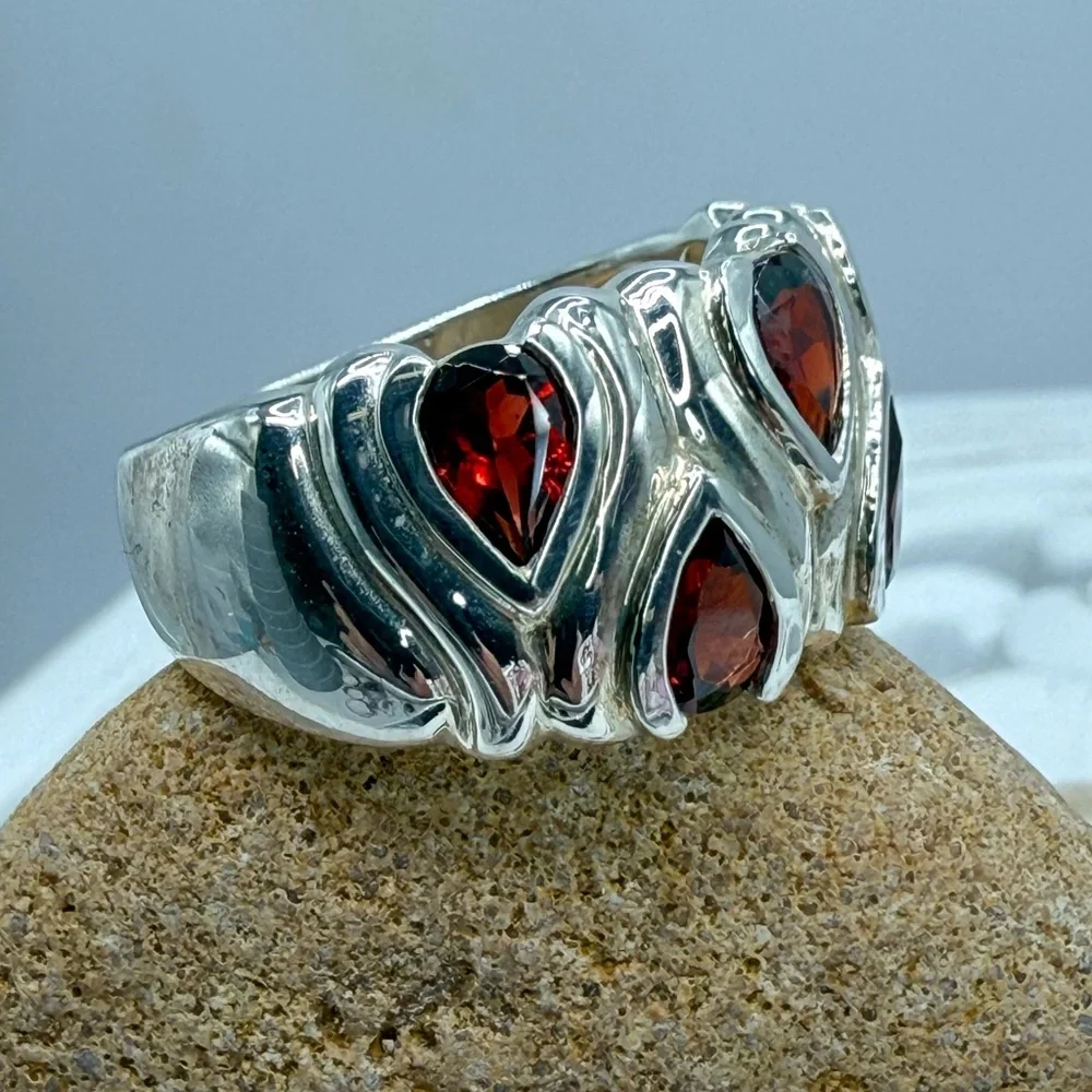 Vintage CNA Thailand Sterling Silver Garnet Band Ring Size 8
